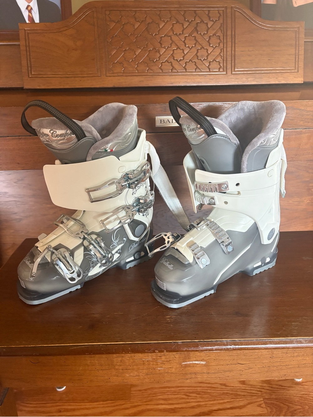ComfortFit Women's Gray & White Winter Ski Boots